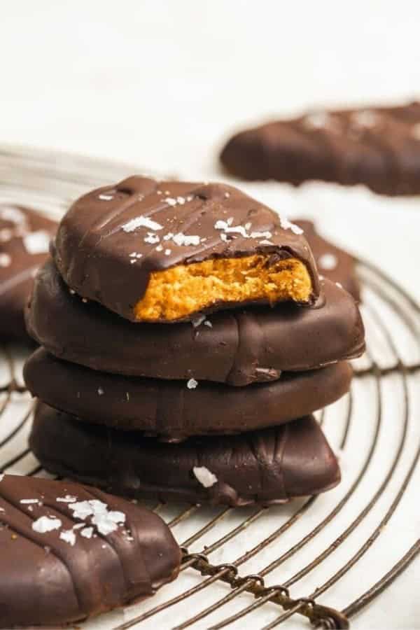 HEALTHY CHOCOLATE PEANUT BUTTER EGGS