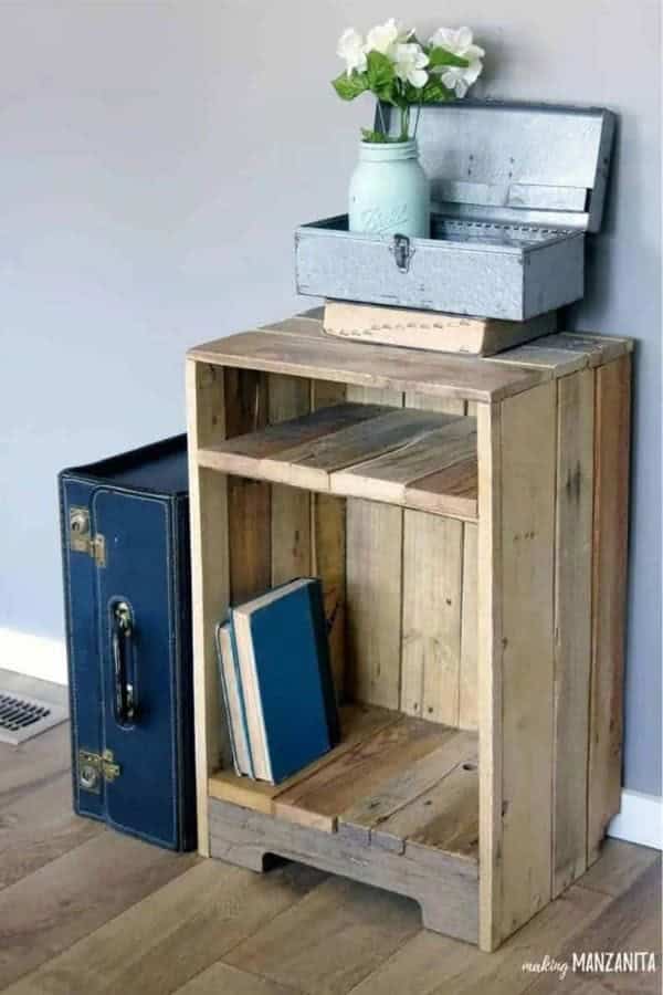 Pallet Wood Side Table With Rustic Style