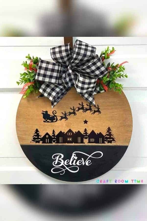 BELIEVE IN SANTA ROUND WOODEN SIGN