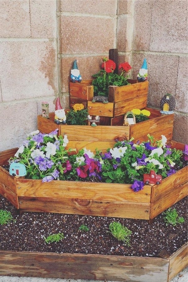 Corner Garden Beds From Pallet Wood