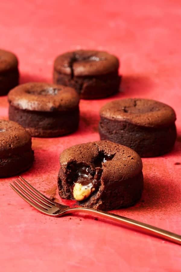 PEANUT BUTTER MOLTEN CHOCOLATE CAKES