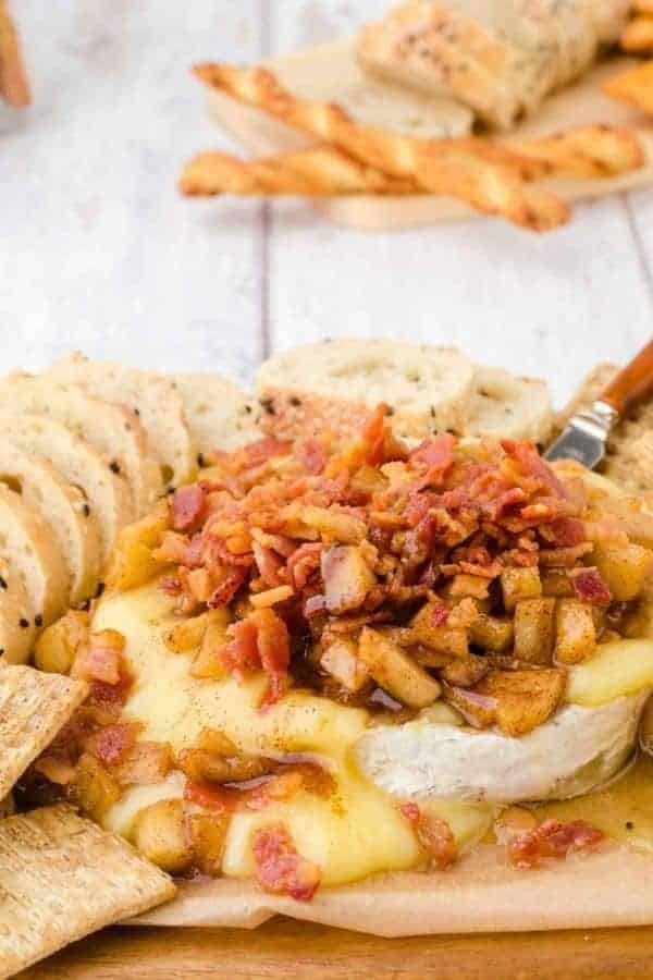 BAKED BRIE CHEESE APPETIZER