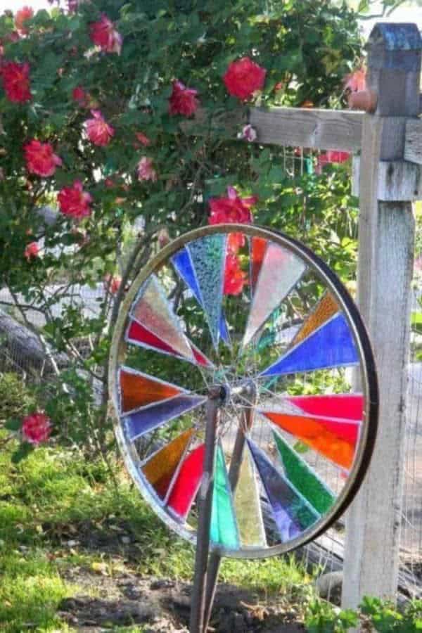 UPCYCLED GLASS GARDEN SPINNER