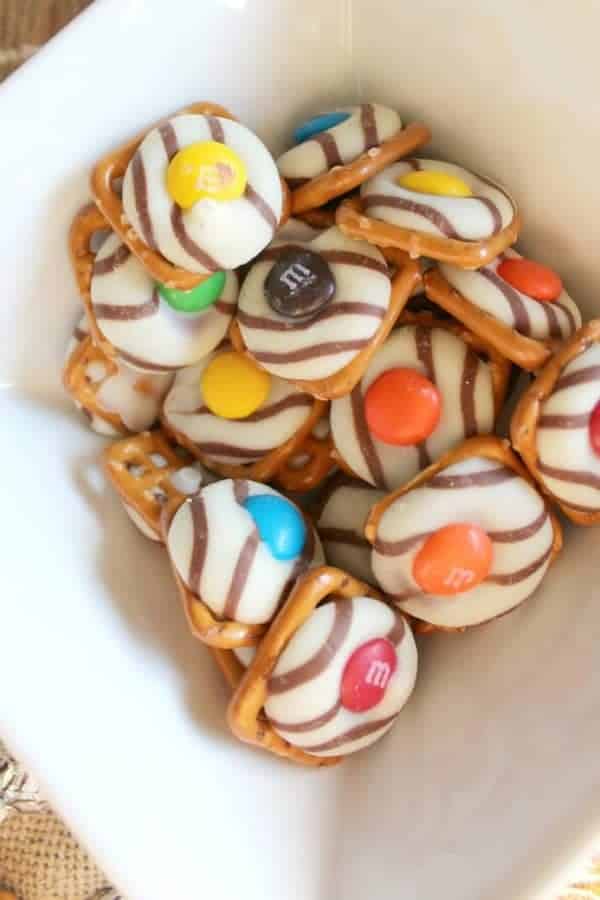 HERSHEY KISS PRETZELS