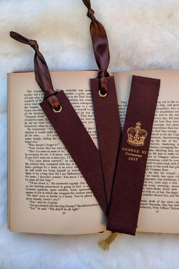 DIY BOOK SPINE BOOKMARKS