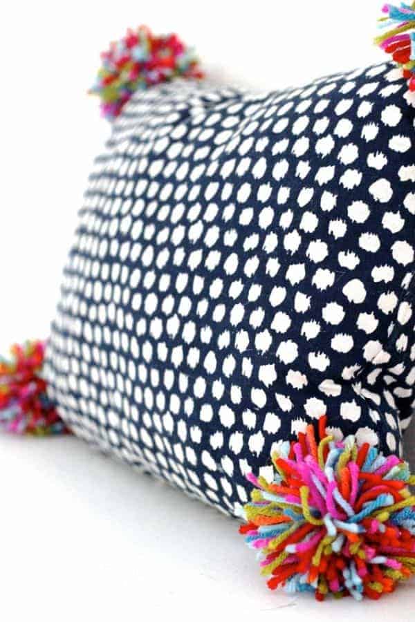 FOUR CORNER POM POM PILLOW