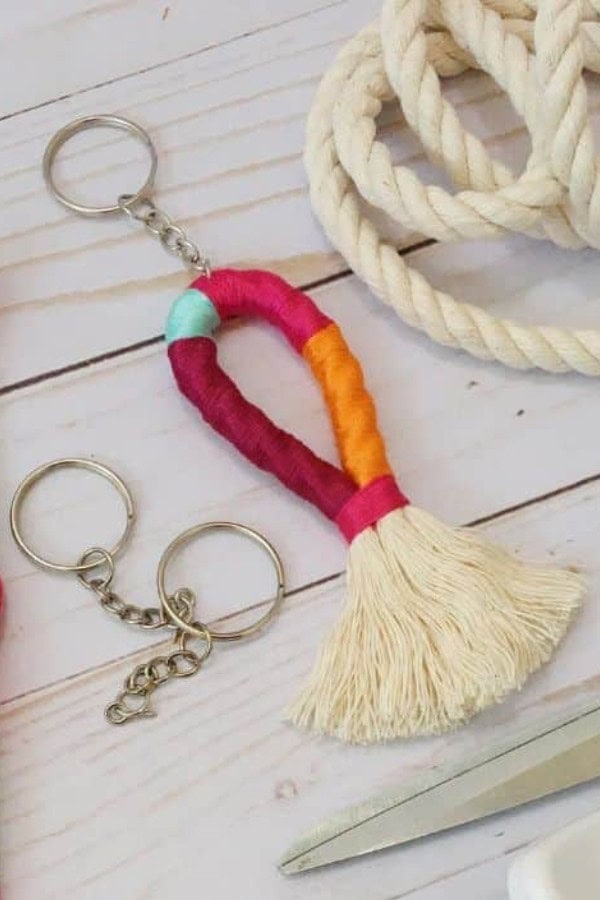 DIY COLORFUL KEYCHAIN