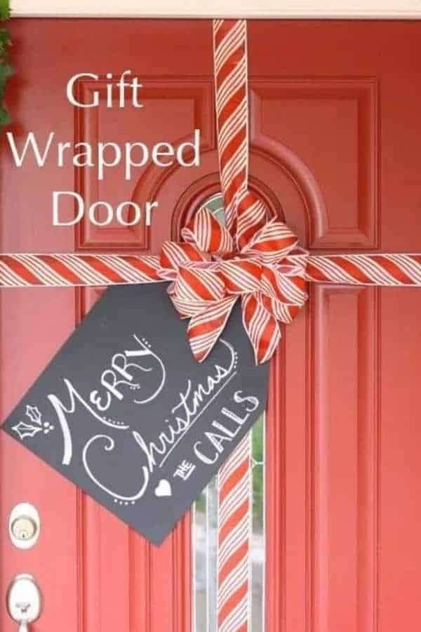 GIFT-WRAPPED DOOR TAG HANGER