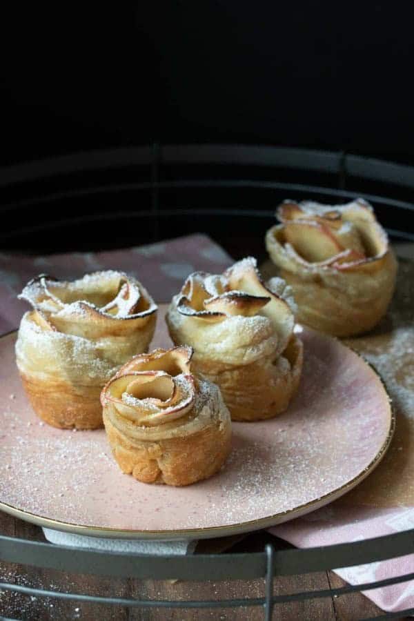 VEGAN APPLE CINNAMON ROSES