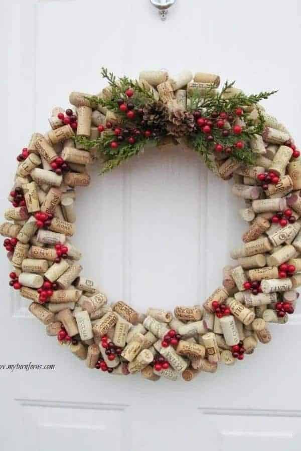 DIY CHRISTMAS WINE CORK WREATH