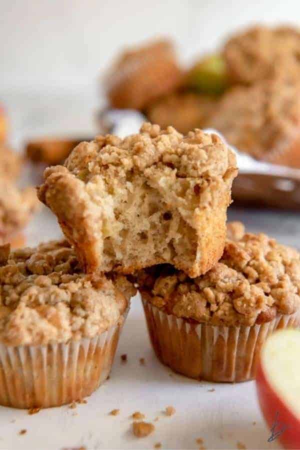 APPLE CRUMBLE MUFFINS