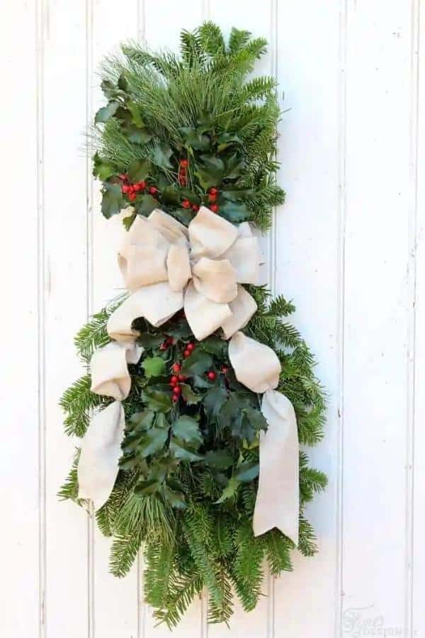 CHRISTMAS SWAG DOOR HANGER