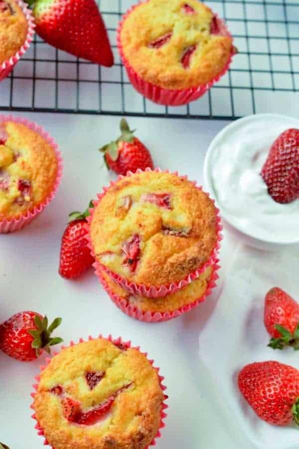 KETO STRAWBERRY MUFFINS