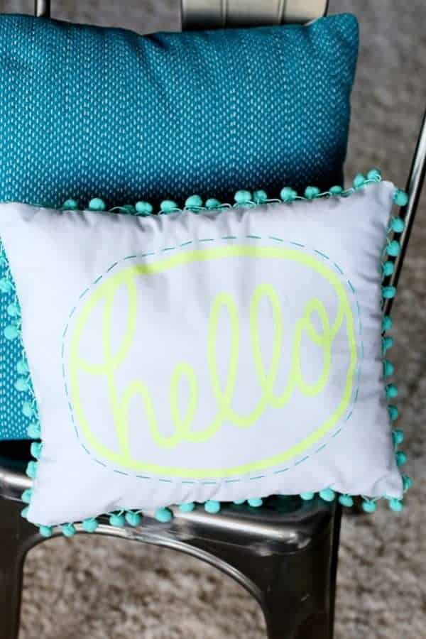 DIY POM POM HELLO PILLOW