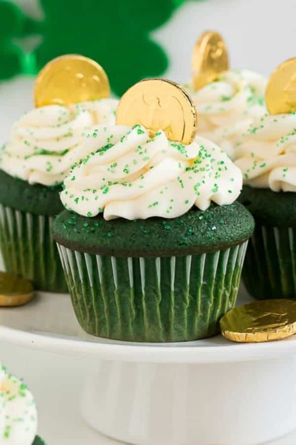 GREEN VELVET ST. PATRICK’S DAY CUPCAKES