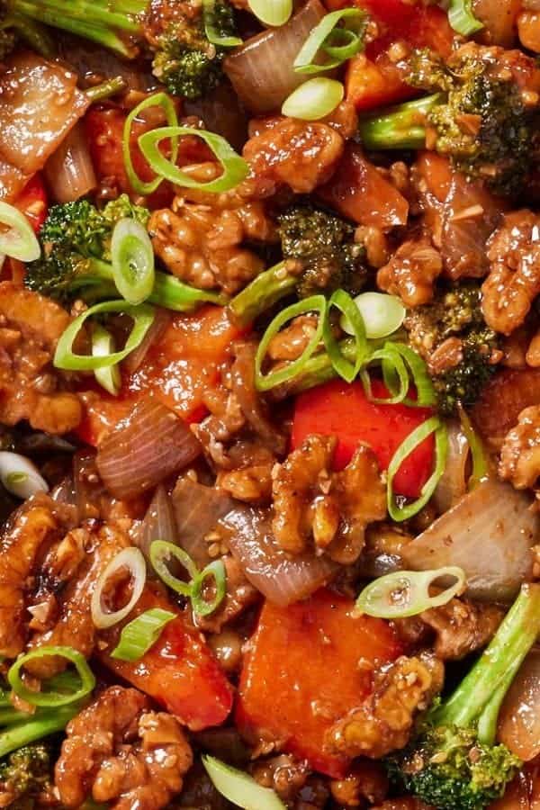 WALNUT BROCCOLI STIR FRY