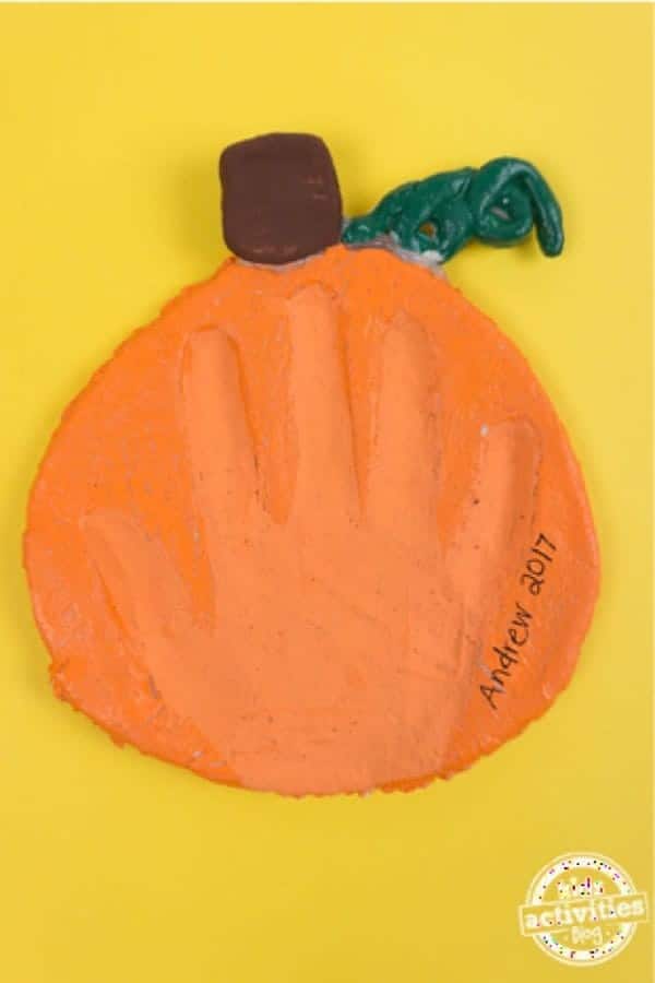 DIY Pumpkin Handprint Keepsake