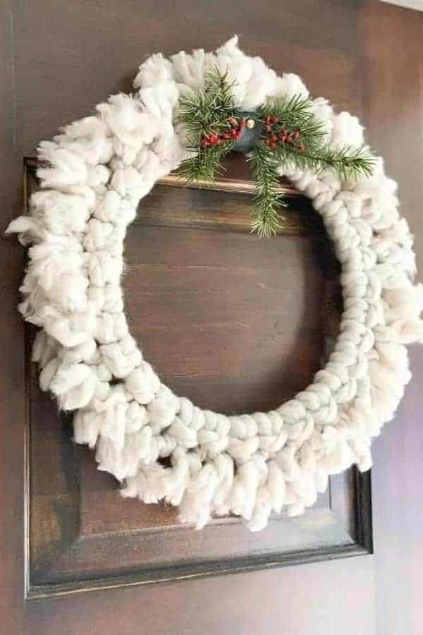 DIY CHUNKY YARN WREATH