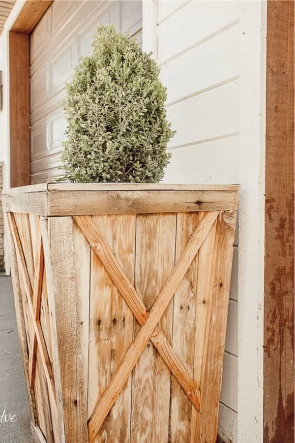 Gorgeous DIY Pallet Planter Boxes with Full Tutorial