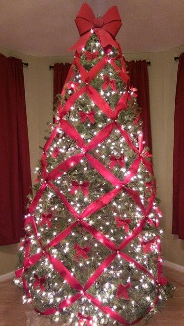 CRISS CROSS RIBBON CHRISTMAS TREE