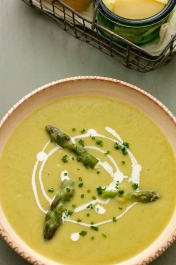 CREAMY ASPARAGUS AND LEEK SOUP