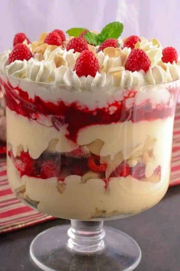 ENGLISH CHRISTMAS TRIFLE