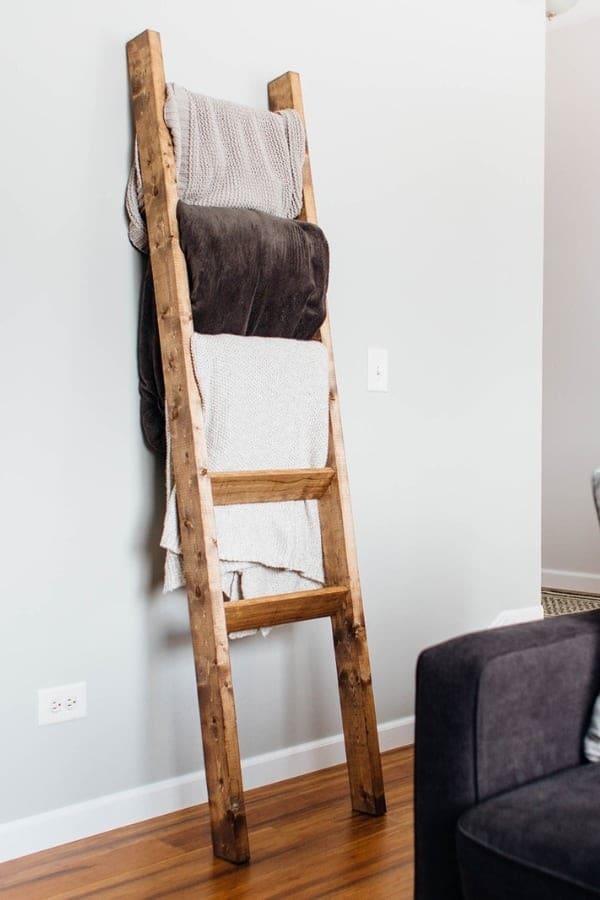 DIY RUSTIC BLANKET LADDER