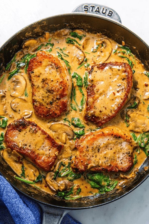 Pork Chops With Garlic Cream