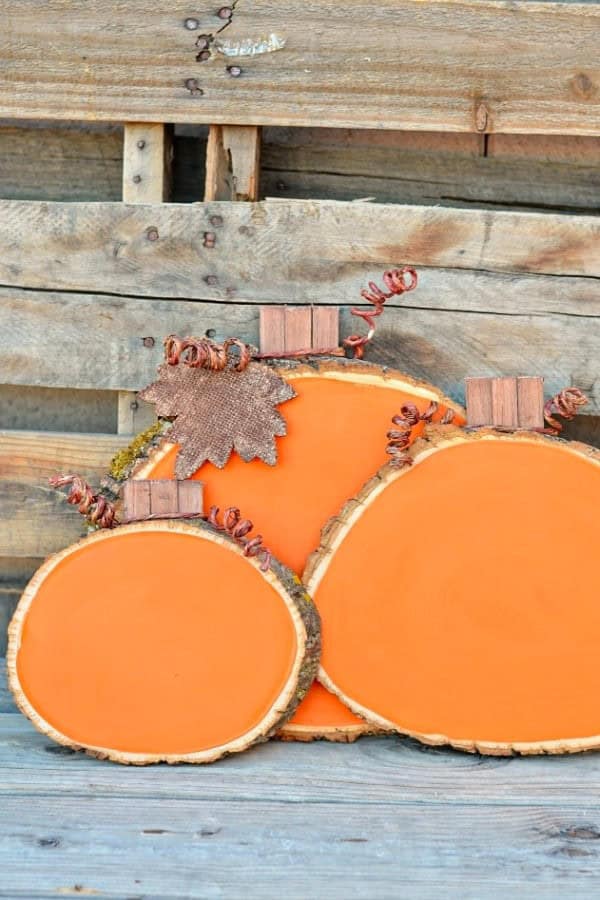 PAINTED WOOD SLICE PUMPKINS