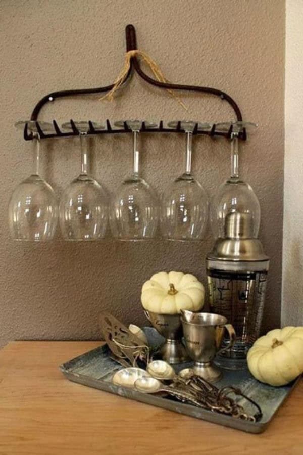 WINE GLASS RAKE STORAGE