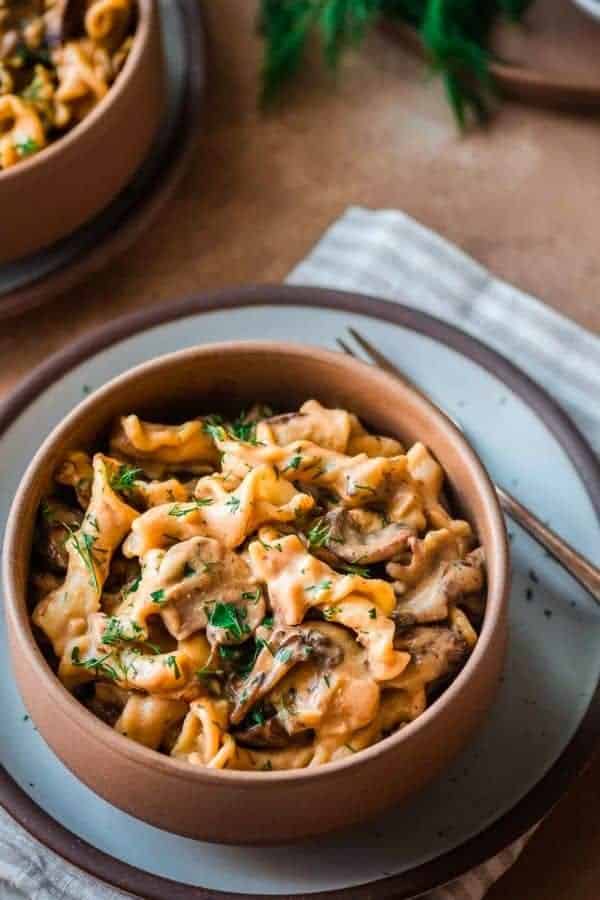 CREAMY VEGAN MUSHROOM STROGANOFF