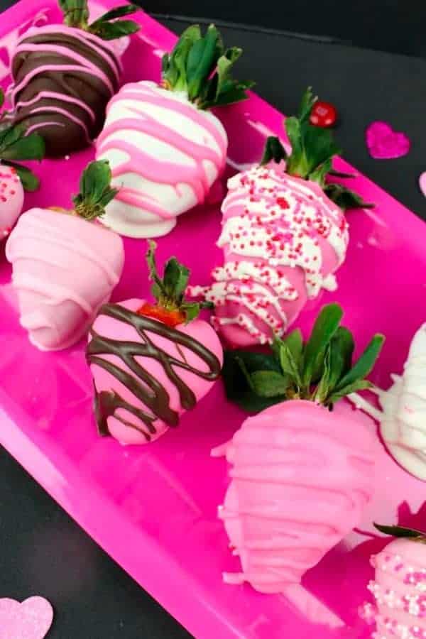 VALENTINE’S DAY CHOCOLATE COVERED STRAWBERRIES