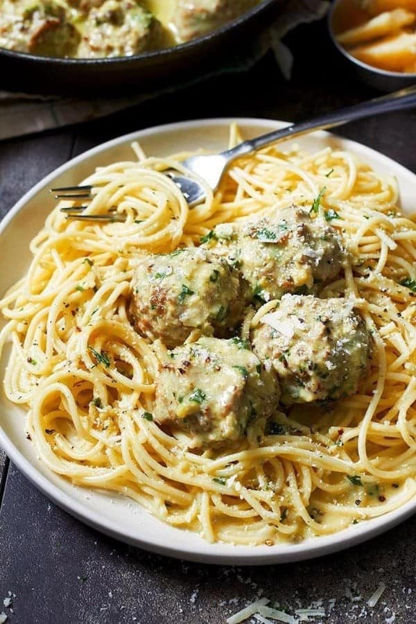 CREAMY PESTO CHICKEN MEATBALLS