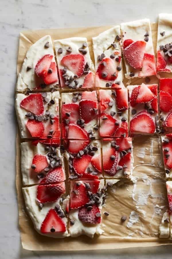 STRAWBERRY-CHOCOLATE GREEK YOGURT BARK