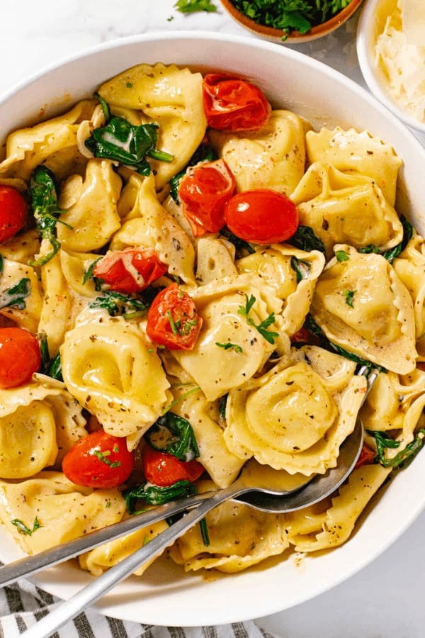 Cheese Tortellini With Garlic White Wine Sauce