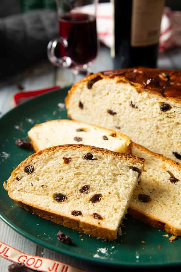 JULEKAKE (NORWEGIAN CHRISTMAS BREAD)