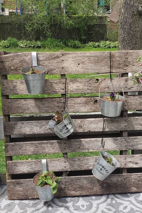 Rustic Pallet Garden With Flower Pots