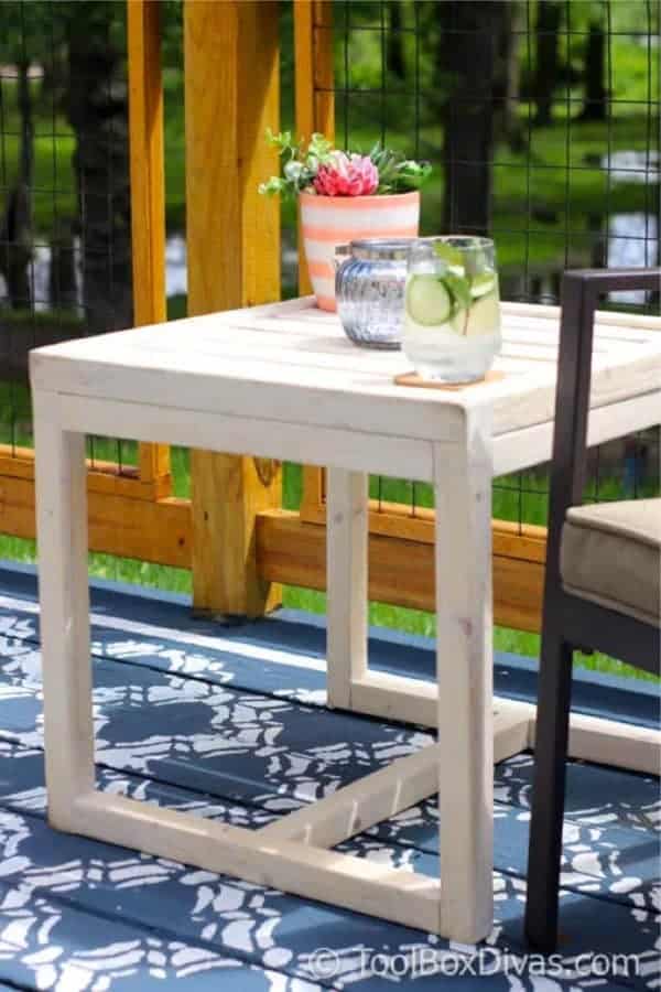 Simple $10 DIY Outdoor Table