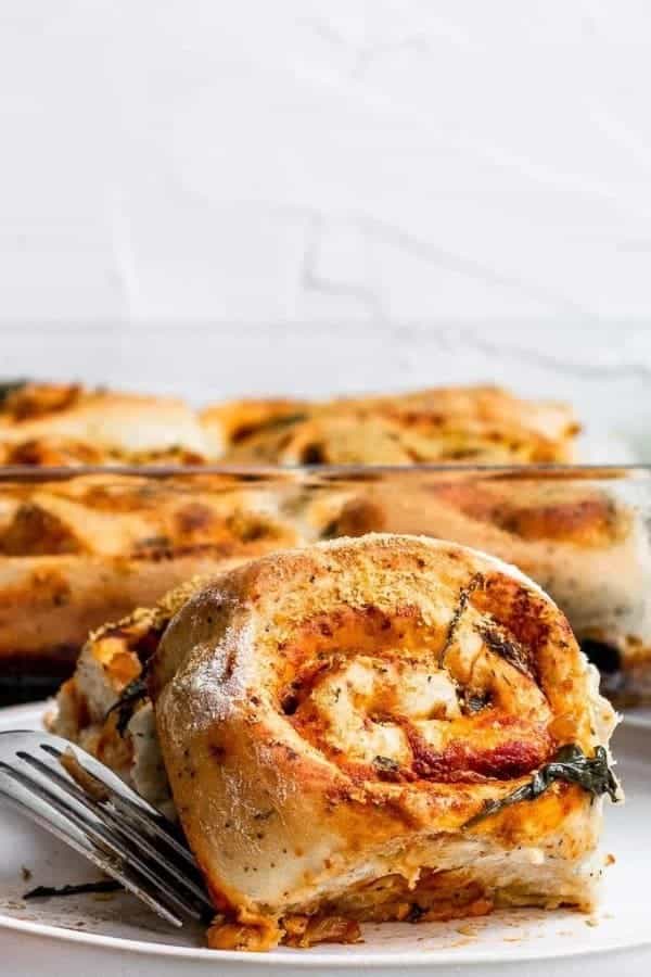 VEGAN CARAMELIZED ONION & SPINACH PIZZA BUNS