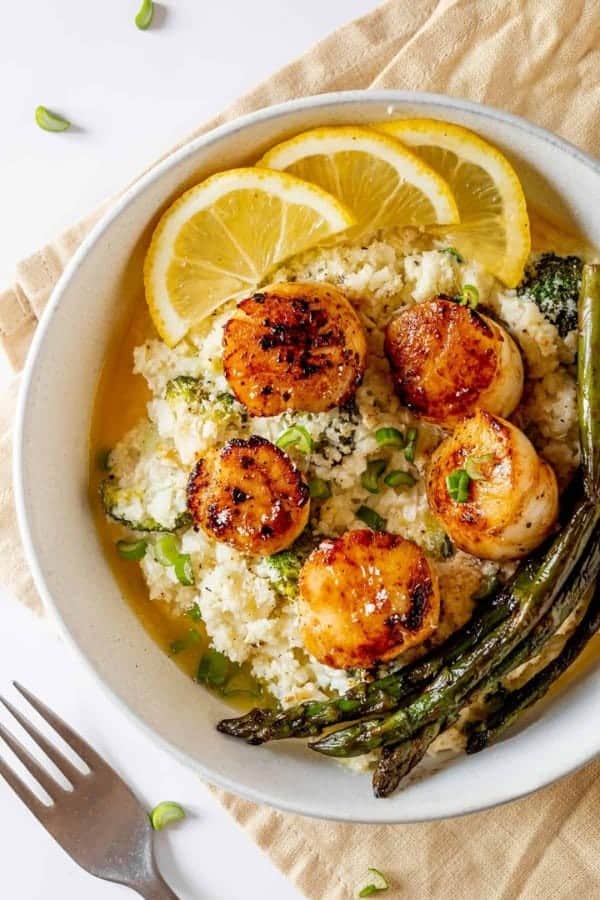 SEARED SCALLOPS AND CAULIFLOWER RICE RISOTTO