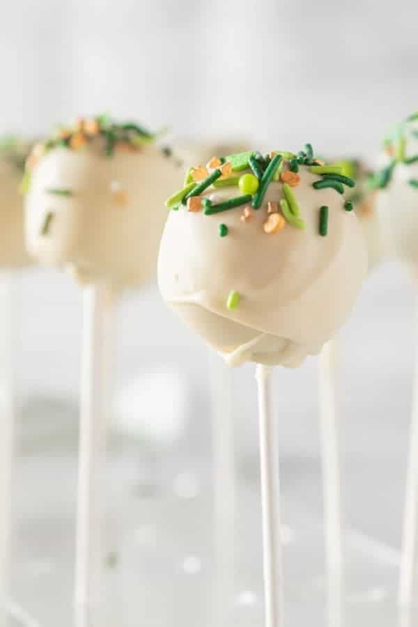 ST. PATRICK’S DAY CAKE POPS