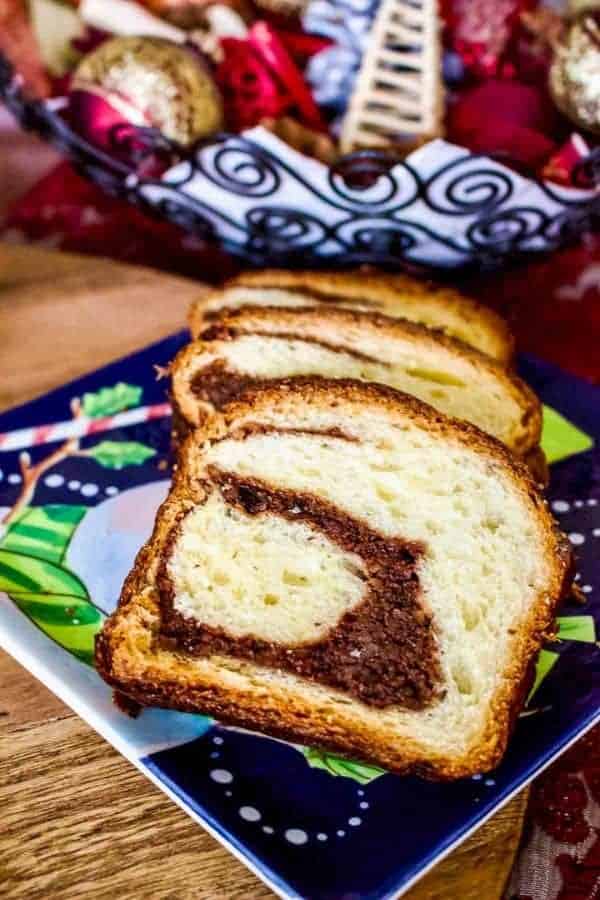 ROMANIAN SWEET BREAD WITH WALNUTS (COZONAC CU NUCA)