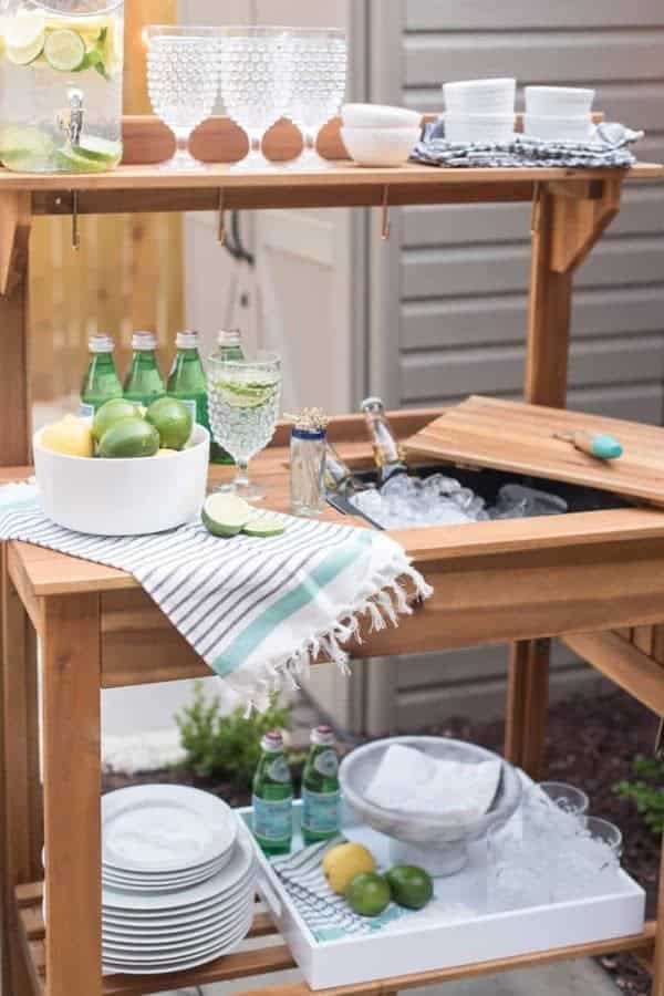 POSH-STYLED OUTDOOR DIY BAR