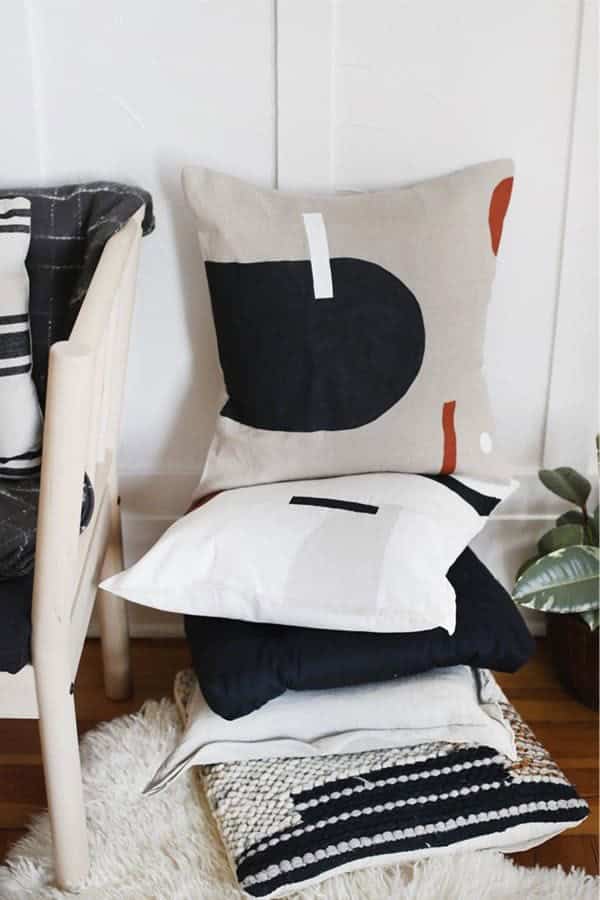 How To Make DIY Painted Pillows