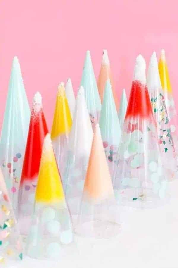 DIY CHRISTMAS TREE CONES