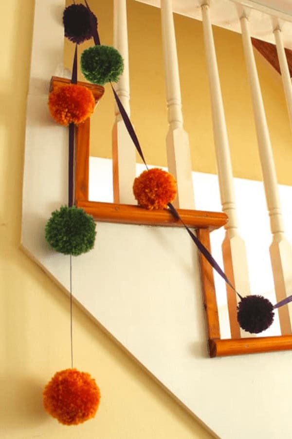 6 Halloween Pom Pom Garland