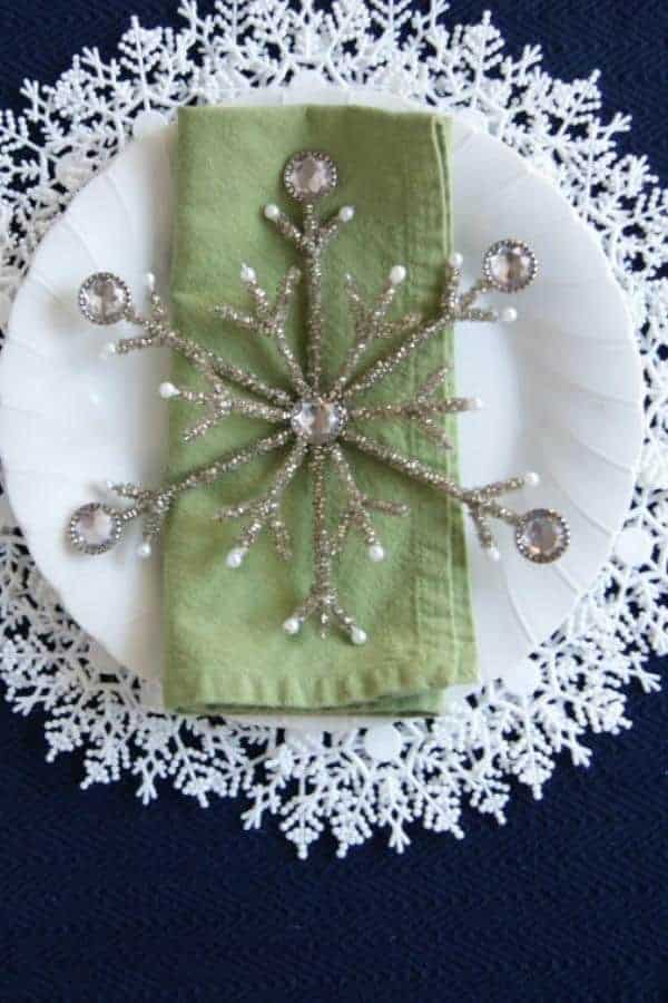 DIY SNOWFLAKE PLATE CHARGER