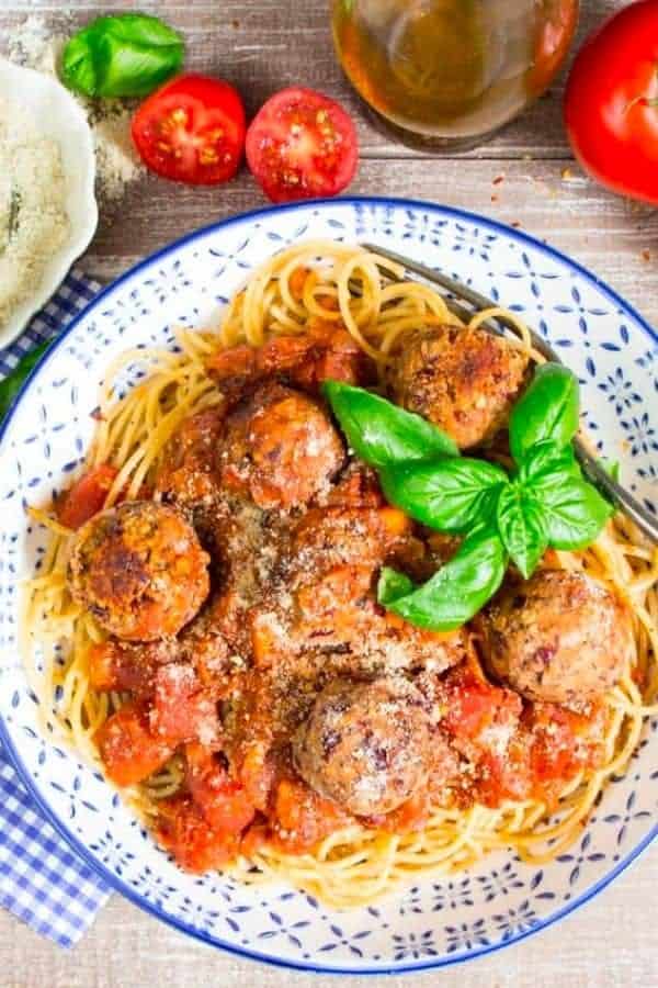 VEGAN MEATBALLS WITH SPAGHETTI