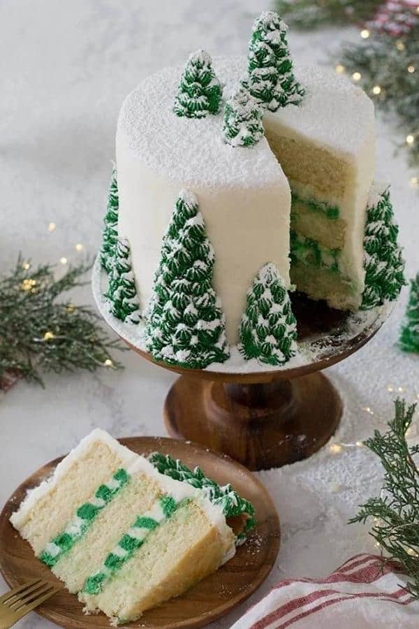 CHRISTMAS TREE CAKE