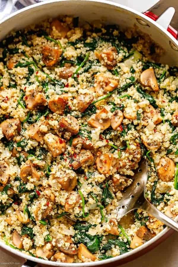 SPINACH MUSHROOM QUINOA SKILLET